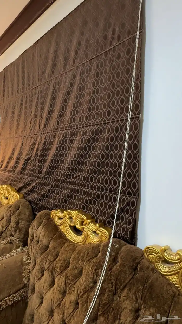 كنب يكفي 8 أشخاص مع طاوله كبيره و طاولتين صغار 9
