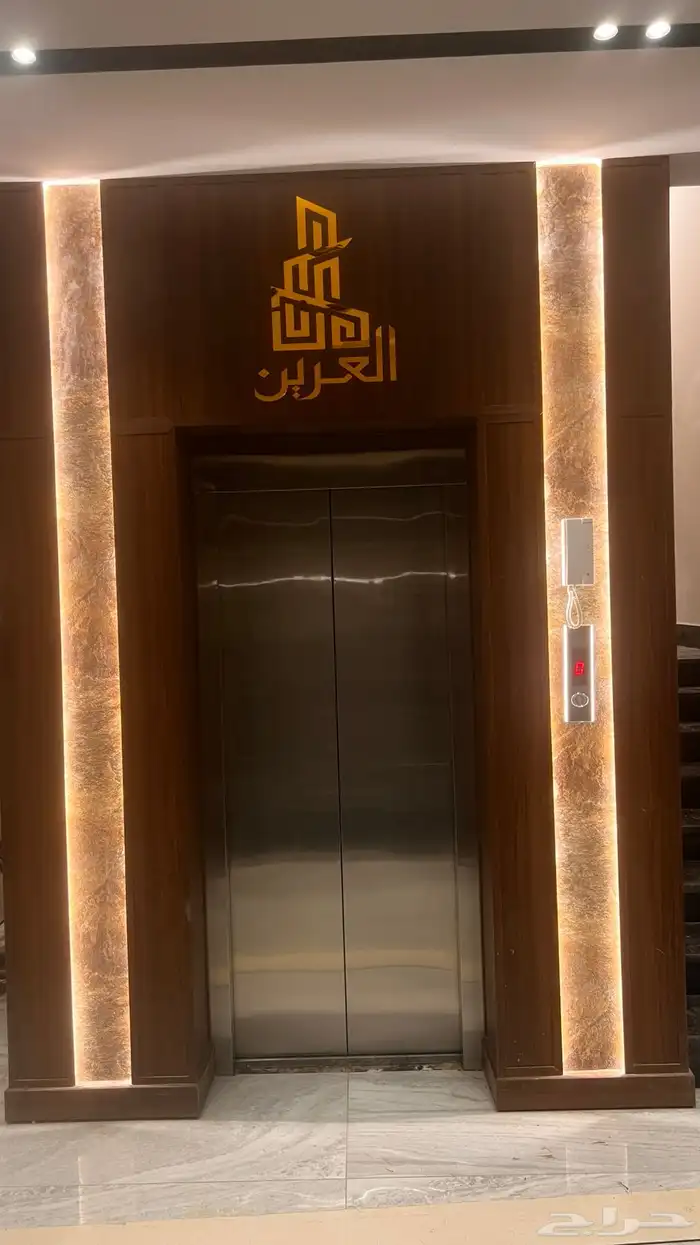 للبيع شقة فاخرة في كمباوند سكني في حي الوسام 5