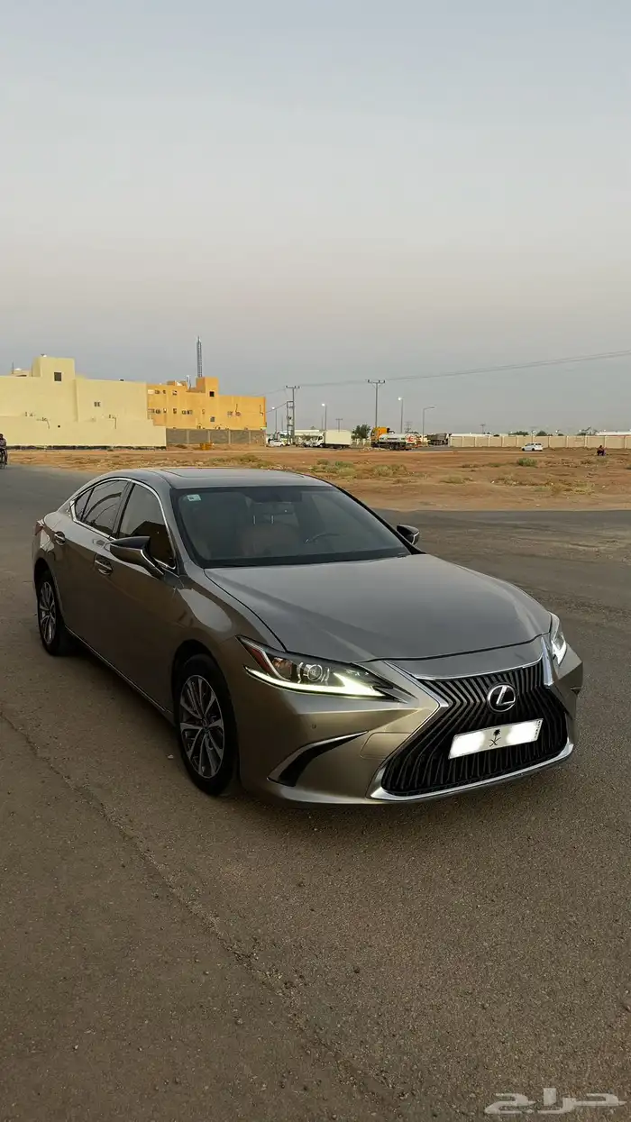 لكزس 2019 . es300 هايبرد 2