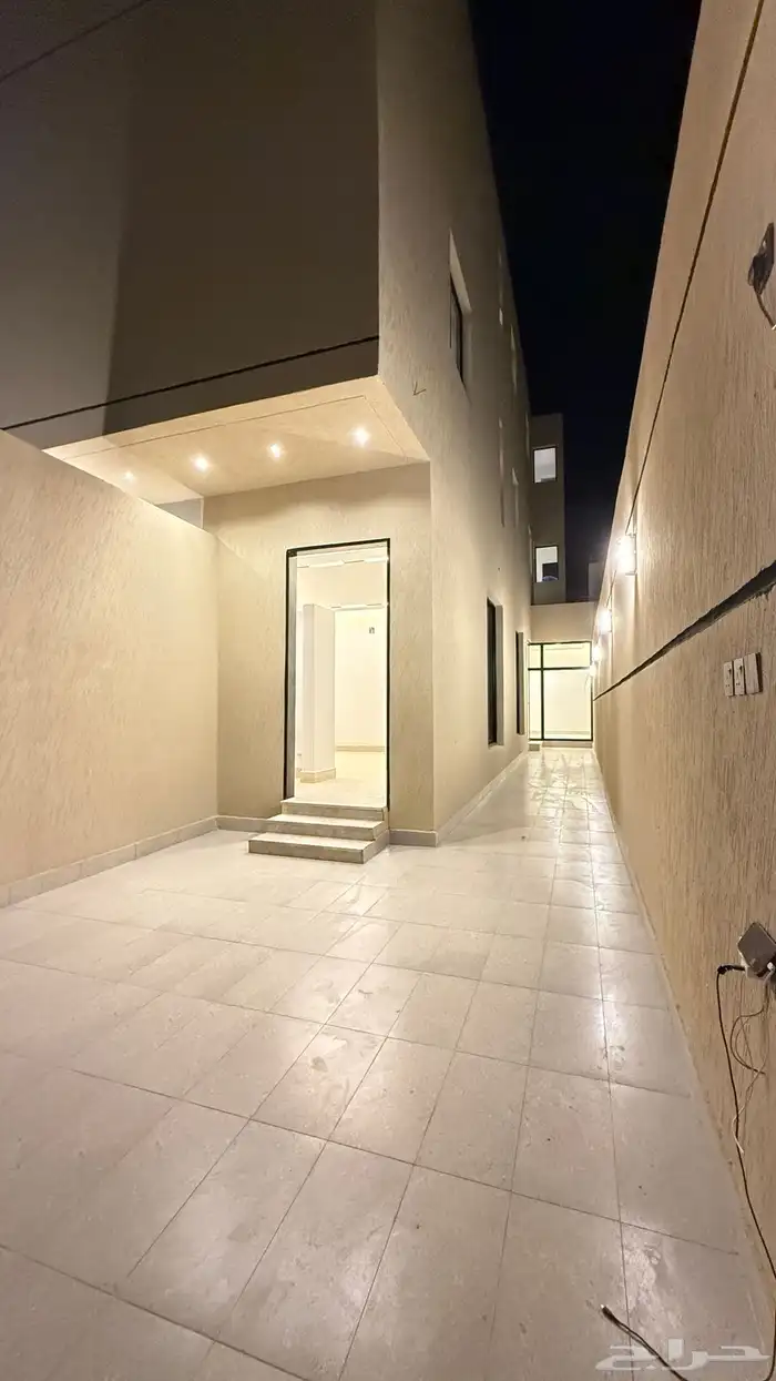 عرض مميز   دور أرضي للبيع في حي الجنادرية (مخطط غصون) 1