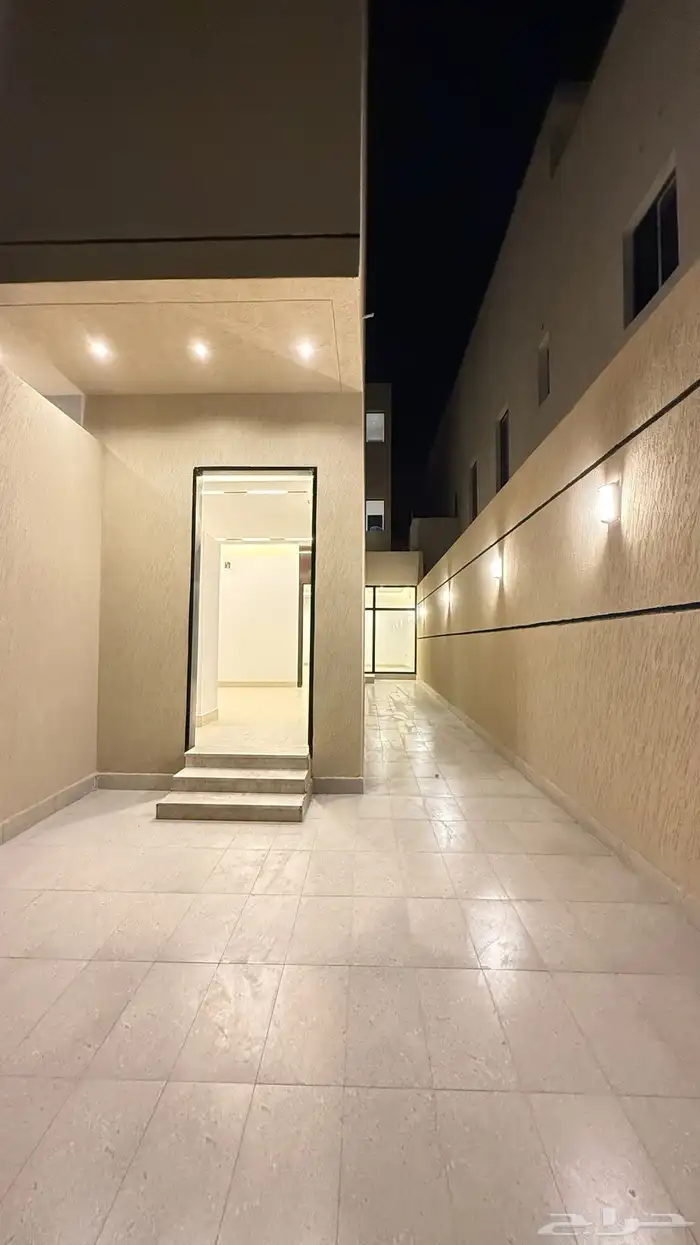 عرض مميز   دور أرضي للبيع في حي الجنادرية (مخطط غصون) 4
