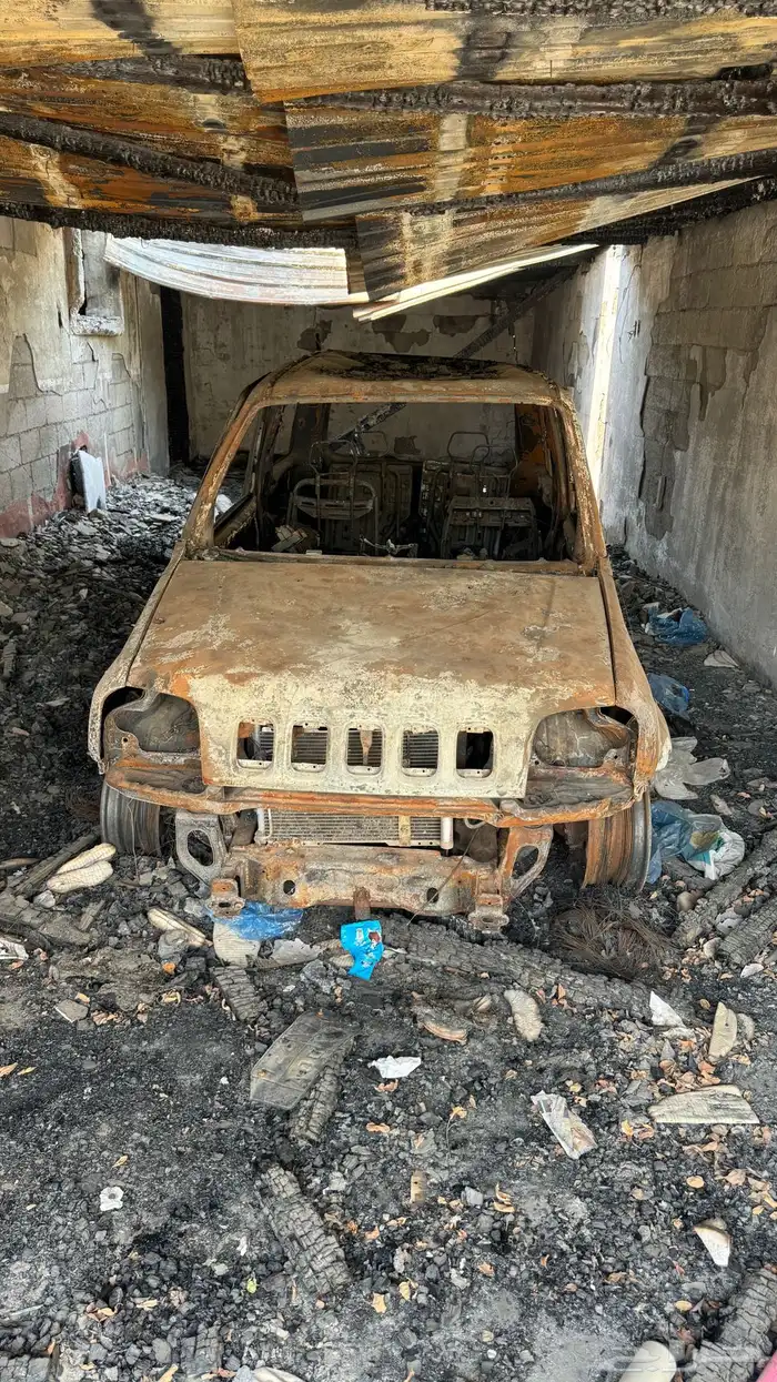 للبيع سيارة سزوكي جيمني محروقة بالكامل 1