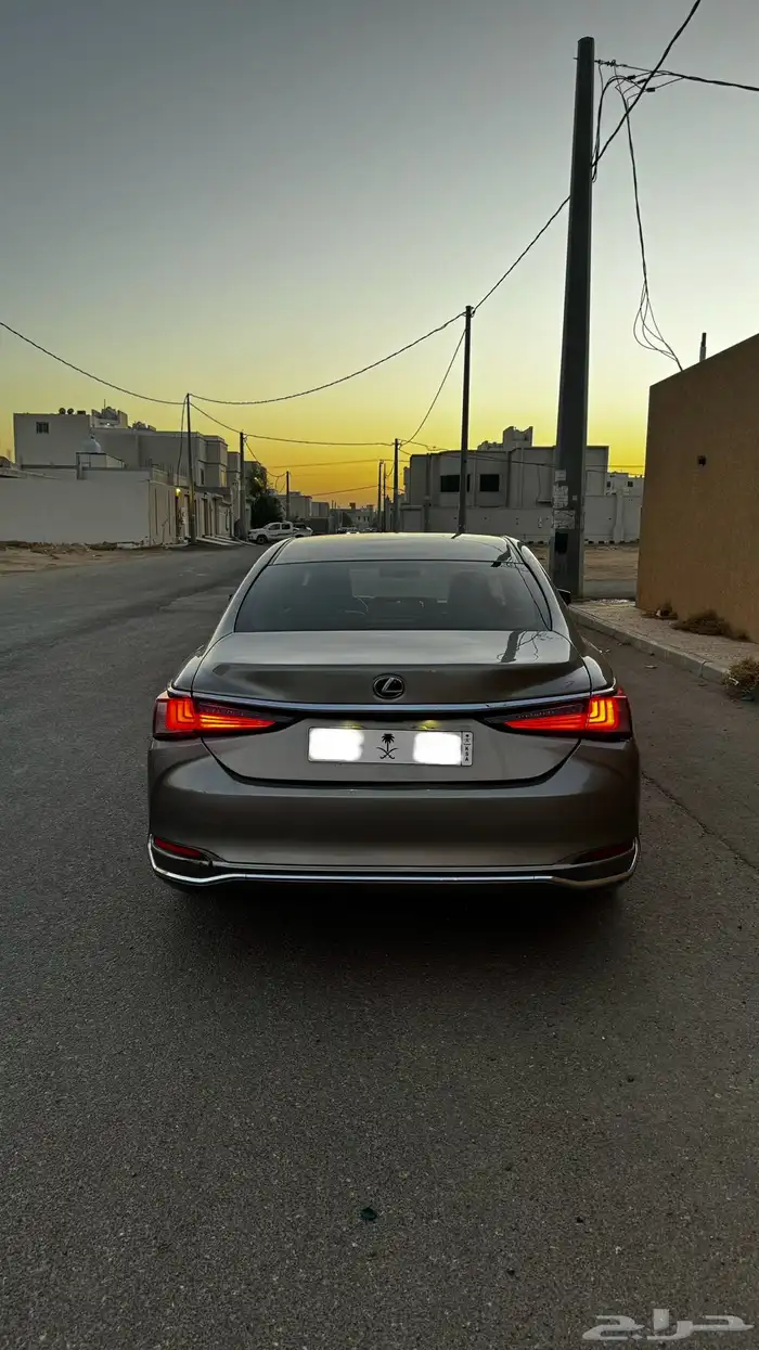 لكزس 2019 . es300 هايبرد 4
