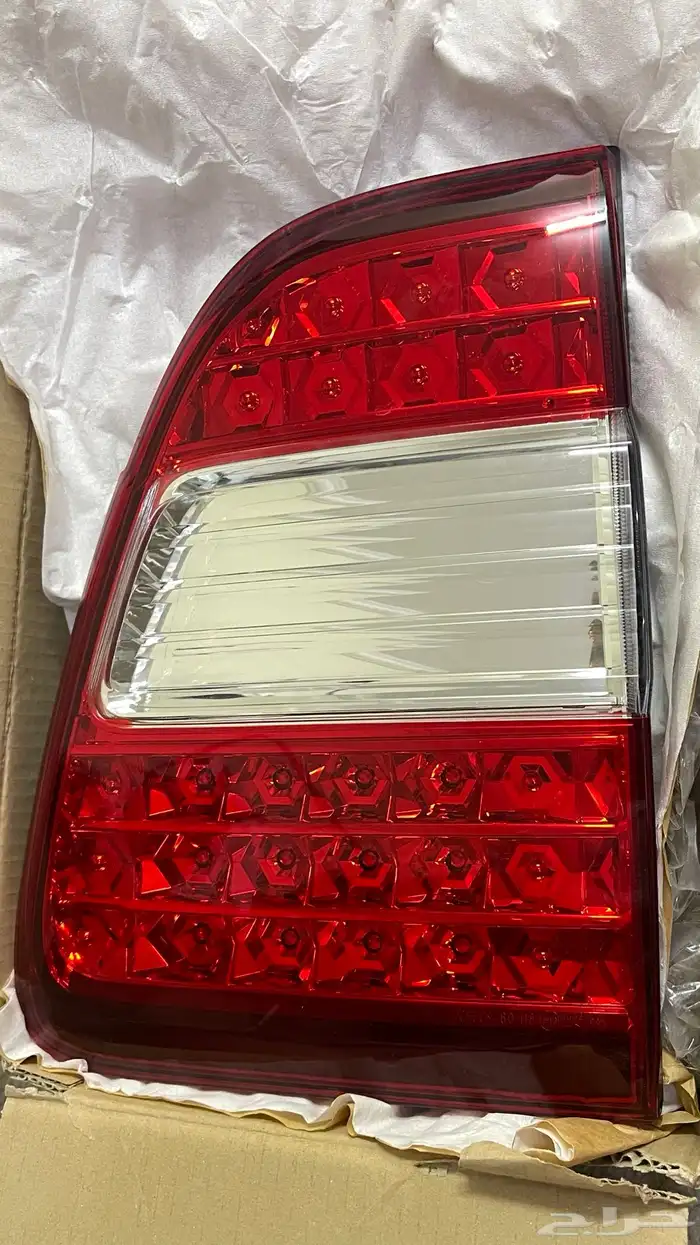 اسطب شنطة يمين لاند كروزر 2006-2007 جديد اصلي 1