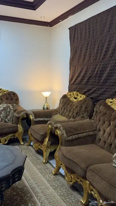 كنب يكفي 8 أشخاص مع طاوله كبيره و طاولتين صغار index