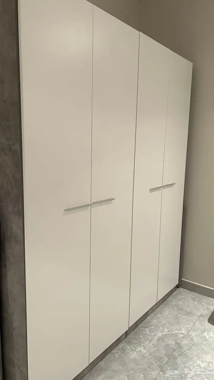 طقم سرير و دولاب و كومدينه ( لا يوجد اي عيب ) 2