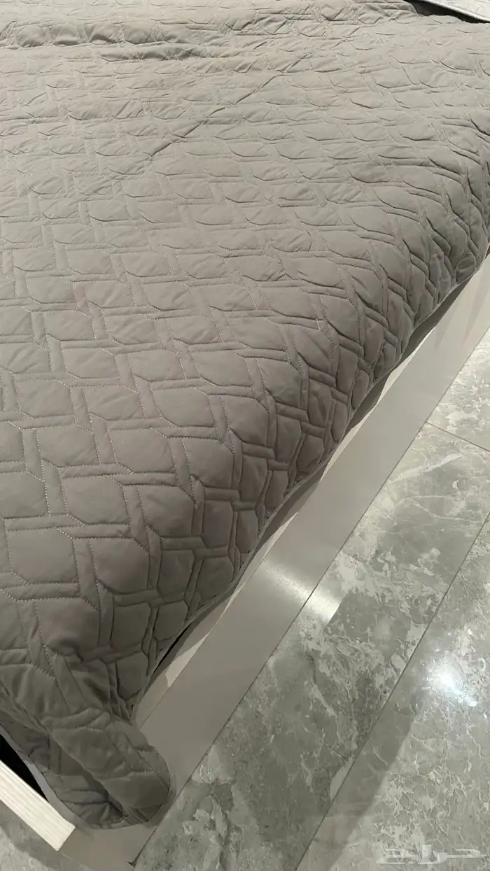طقم سرير و دولاب و كومدينه ( لا يوجد اي عيب ) 0
