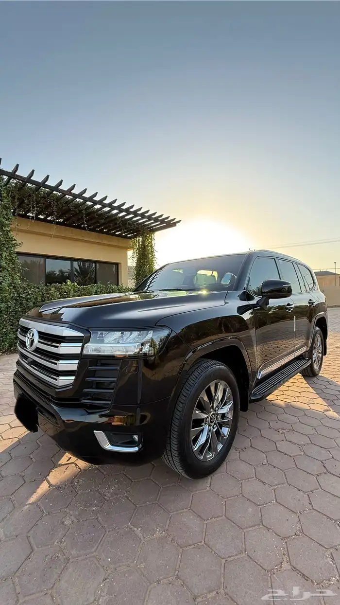 لاندكروزر L3 2023 الدفعة الأخيرة عداد 31 الف فقط مالك 1 0
