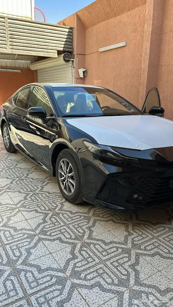 كامري 2025 اسود ستاندر بنزين E 2
