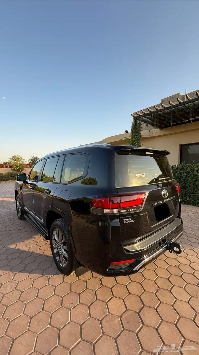 لاندكروزر L3 2023 الدفعة الأخيرة عداد 31 الف فقط مالك 1 8