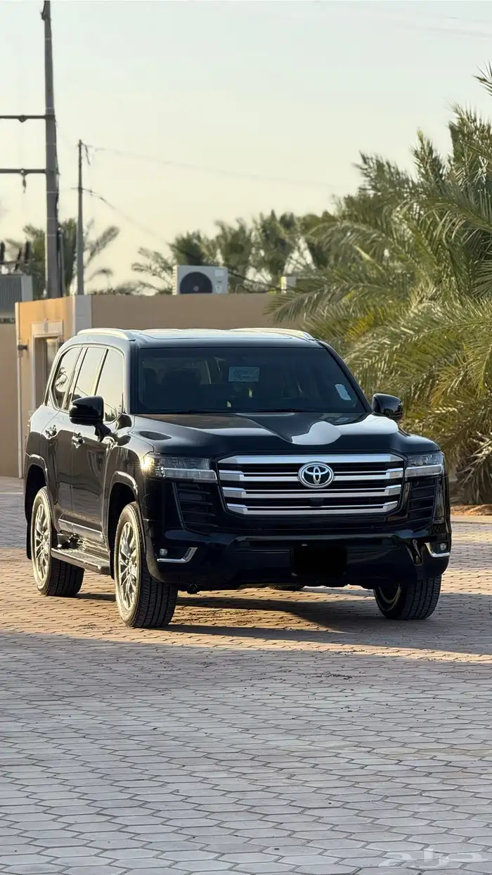 لاندكروزر L3 2023 الدفعة الأخيرة عداد 31 الف فقط مالك 1 3