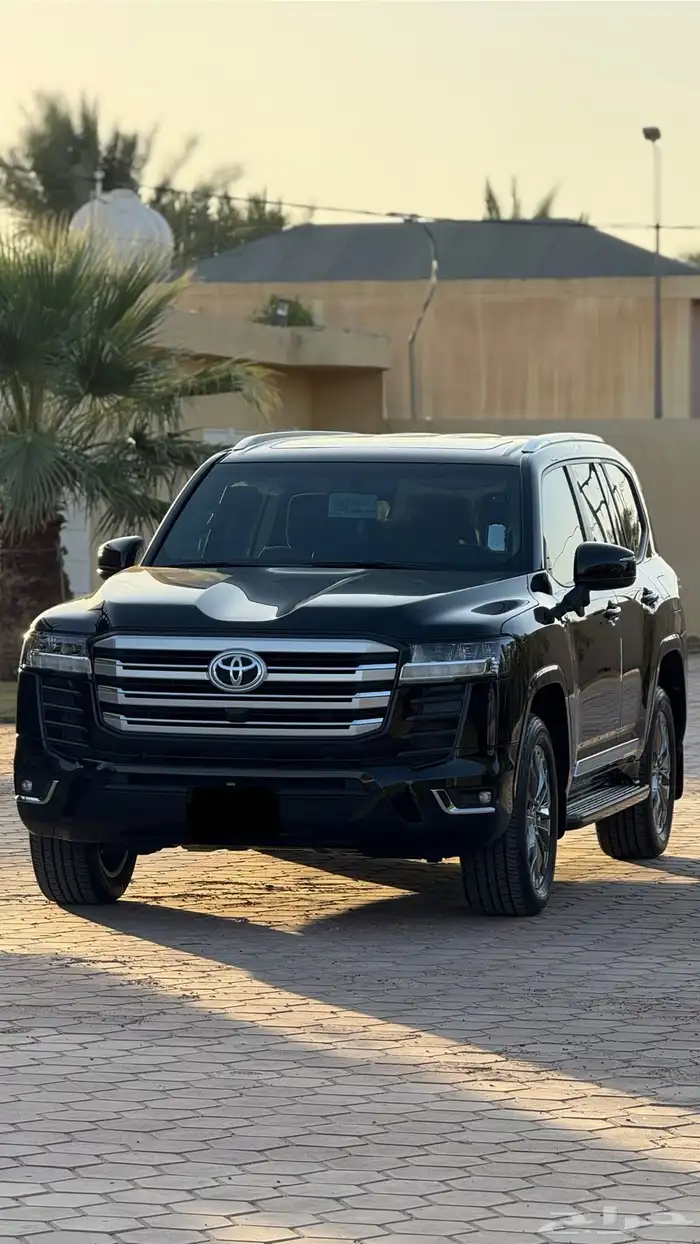 لاندكروزر L3 2023 الدفعة الأخيرة عداد 31 الف فقط مالك 1 6