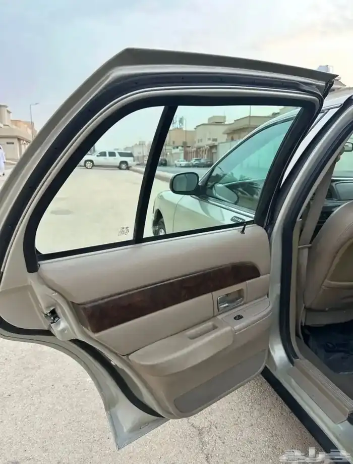 فورد ماركيز 2005 قمة النظافة 8