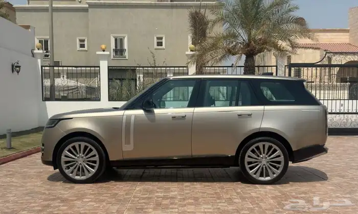 للبيع لاندروفر فيرست ادشن V8. 2022 ناغي على الضمان 6