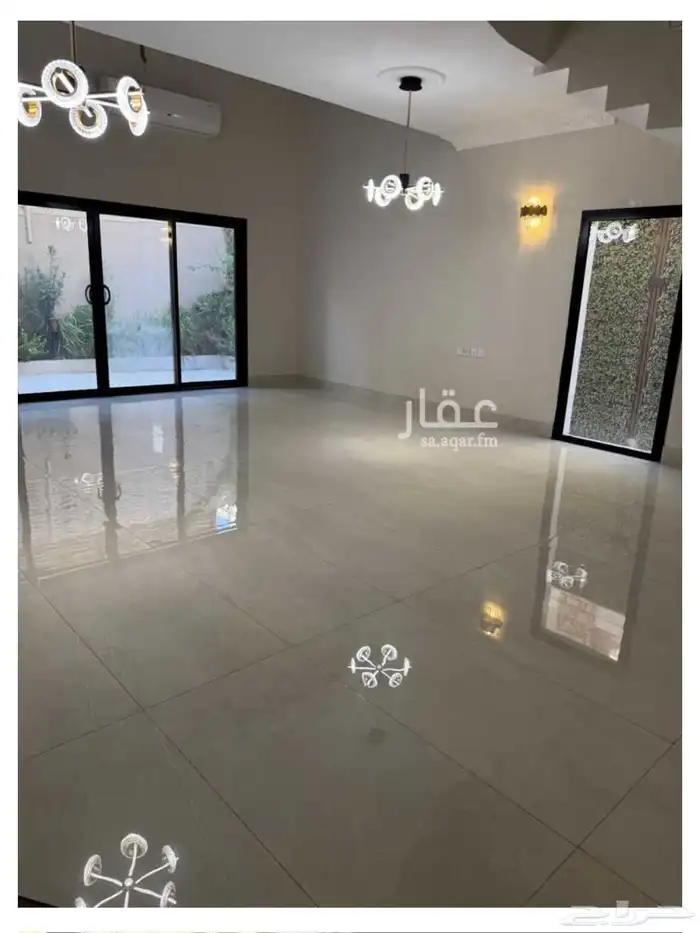 للإيجار فيلا حي الرائد 11