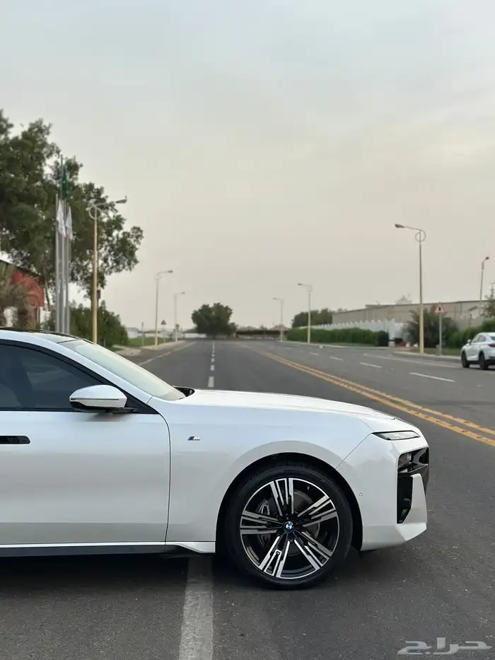 BMW 735i KIT M 2024 ناغي 7