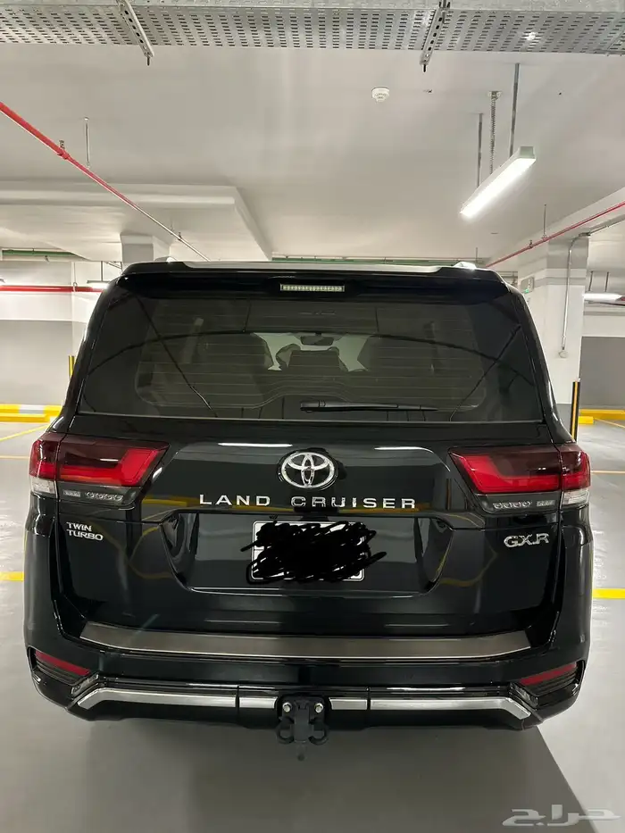 2024 لاندكروز اسود GXR 4 4
