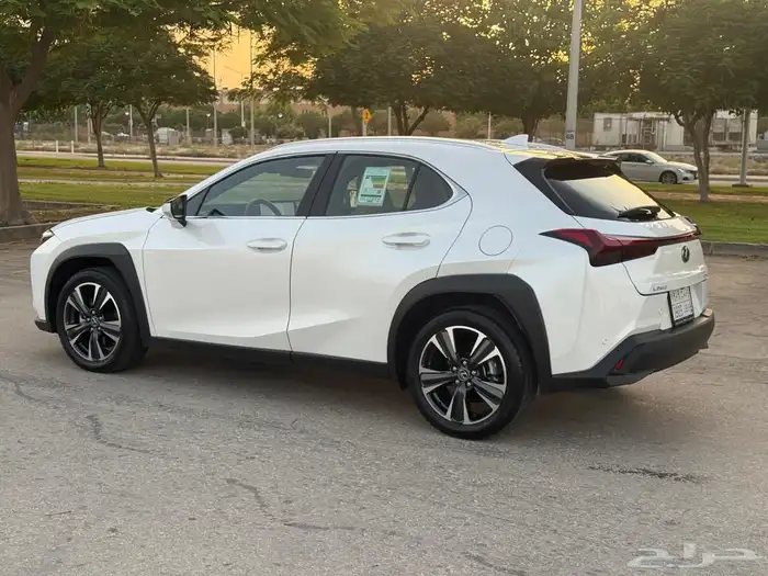 لكزس UX300H AA (فل اوبشن) 1