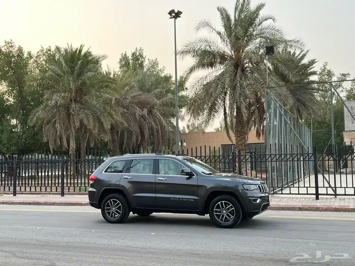 جراند شيروكي ليمتد 2018 ( V6 بحالة الوكالة ) 39