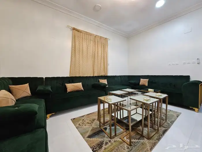 غرفه كنب مع طاولاتها 0