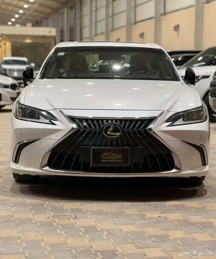 لكزس ES300h موديل 2023 1