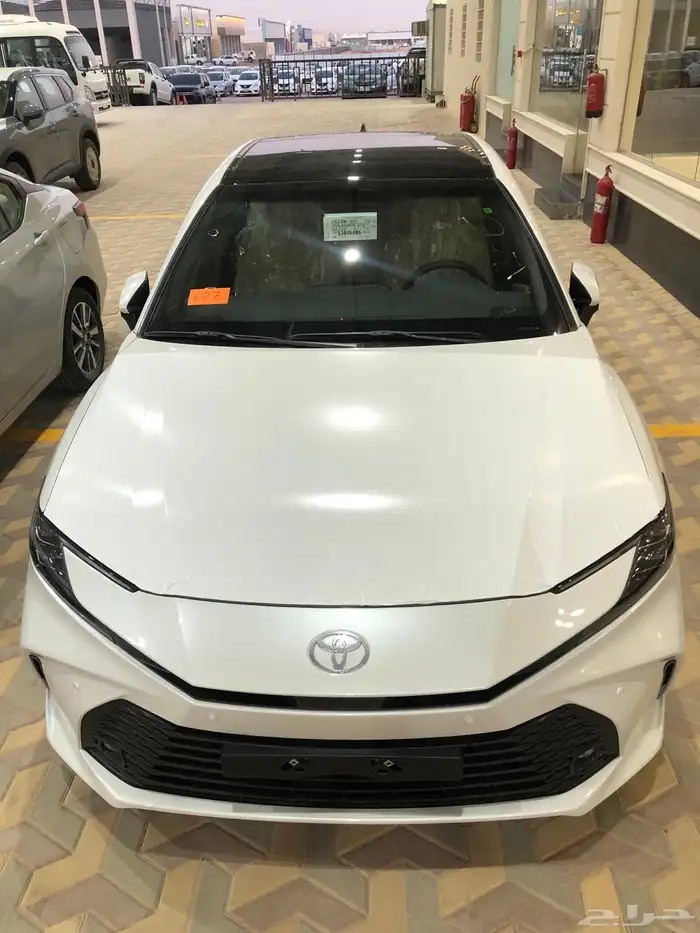 تويوتا كامري LE هايبرد 2025 1