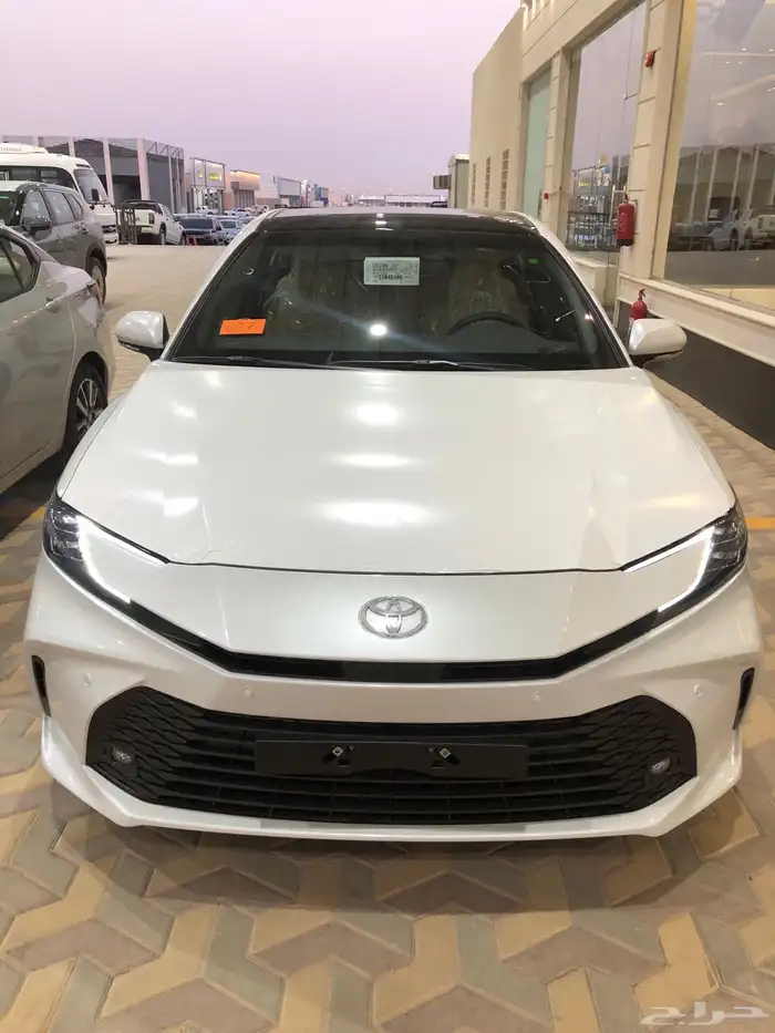 تويوتا كامري LE هايبرد 2025 3