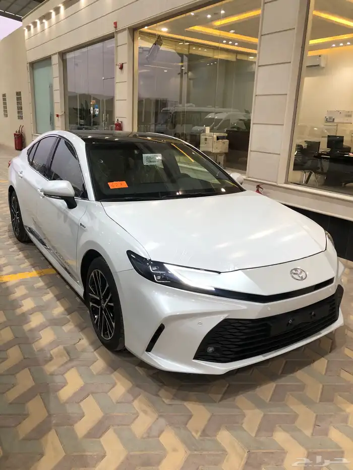 تويوتا كامري LE هايبرد 2025 5