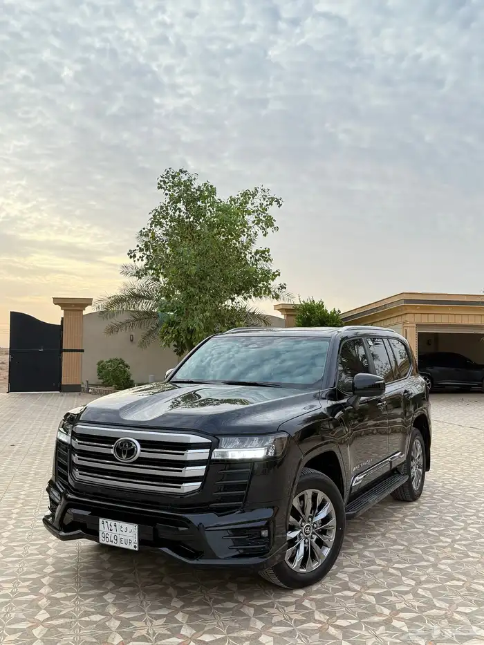 تويوتا - لاندكروزر GXR S خليجي 2025 فل كامل بنزين 0