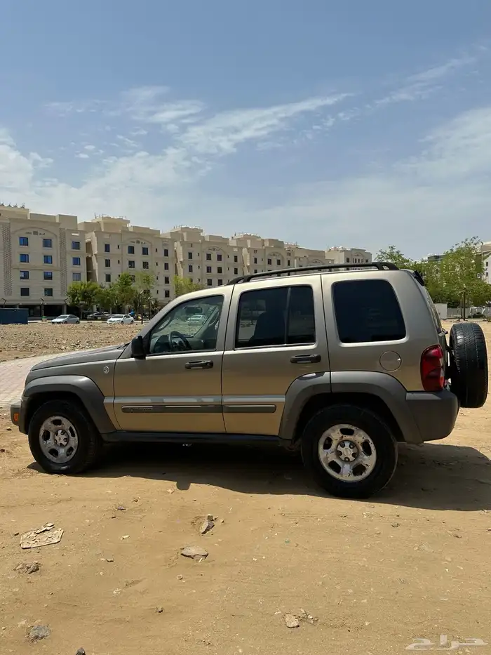 جيب شيروكي 6 سلندر رصاصي موديل 2007 ماشي 215160ميل 0