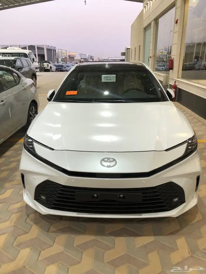 تويوتا كامري LE هايبرد 2025 0