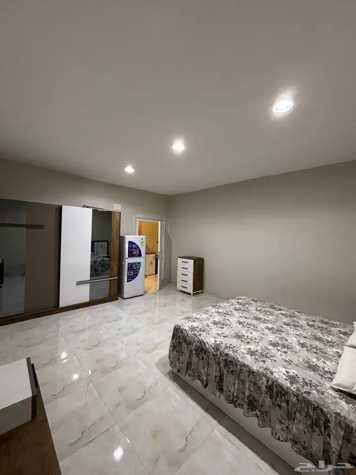 شقة مفروشة غرفتين ومطبخ للإيجار السنوي 2