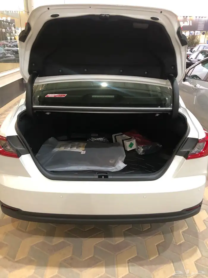 تويوتا كامري LE هايبرد 2025 8