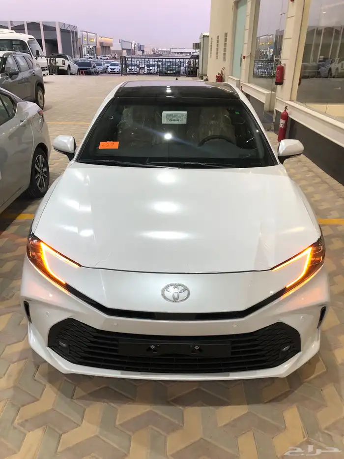 تويوتا كامري LE هايبرد 2025 2