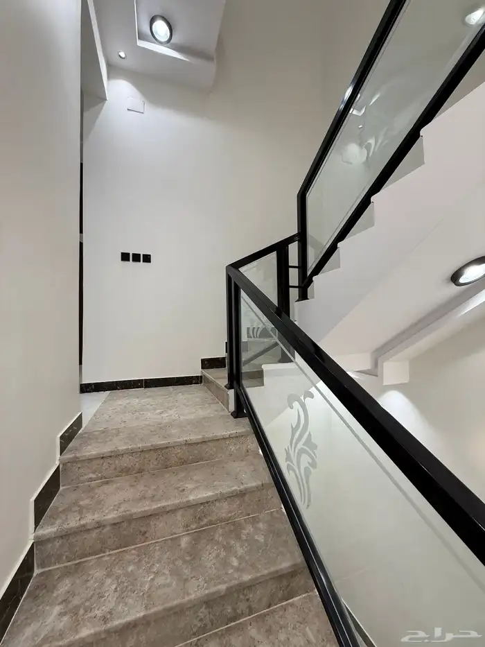 للبيع ارواف ارضيه وارواف علوى بمداخل سيارات ابها المحاله 29