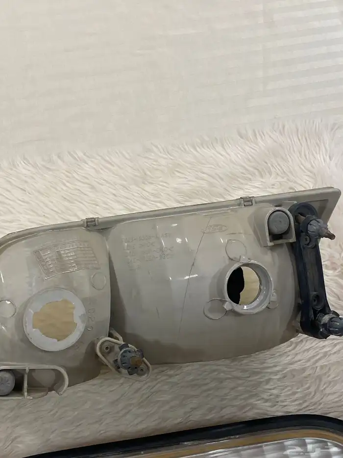 شمعات اماميه فورد فكتوريا 2011 4