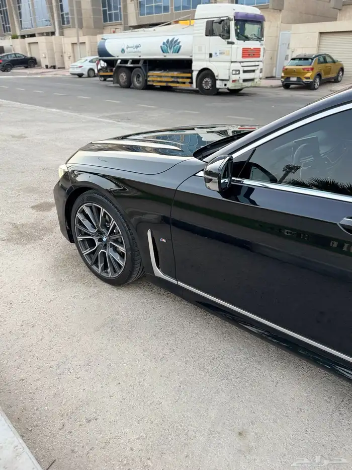 بي ام دبليو 740LI 2020 على الضمان والصيانه 6