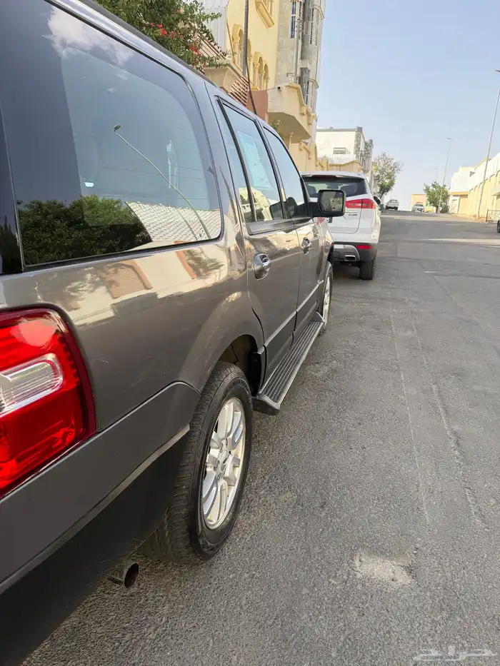 البيع قريب فورد اكسبديشن 2013 نص فل دبل سعودي نظيف جدا 6