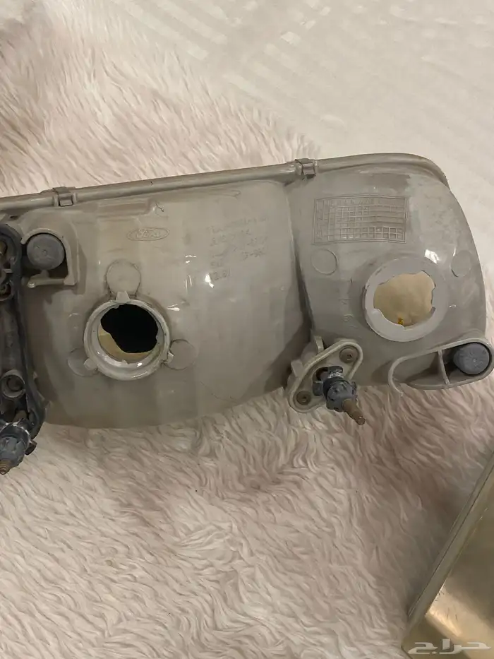 شمعات اماميه فورد فكتوريا 2011 3