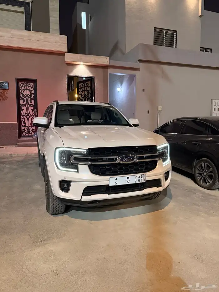 فورد ايفرست نص فل XLT 2025 نظيف جدا 2