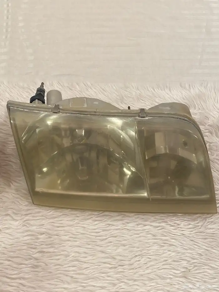 شمعات اماميه فورد فكتوريا 2011 2