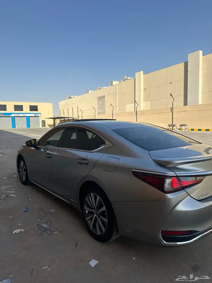 لكزس مالك اول هايبرد 13