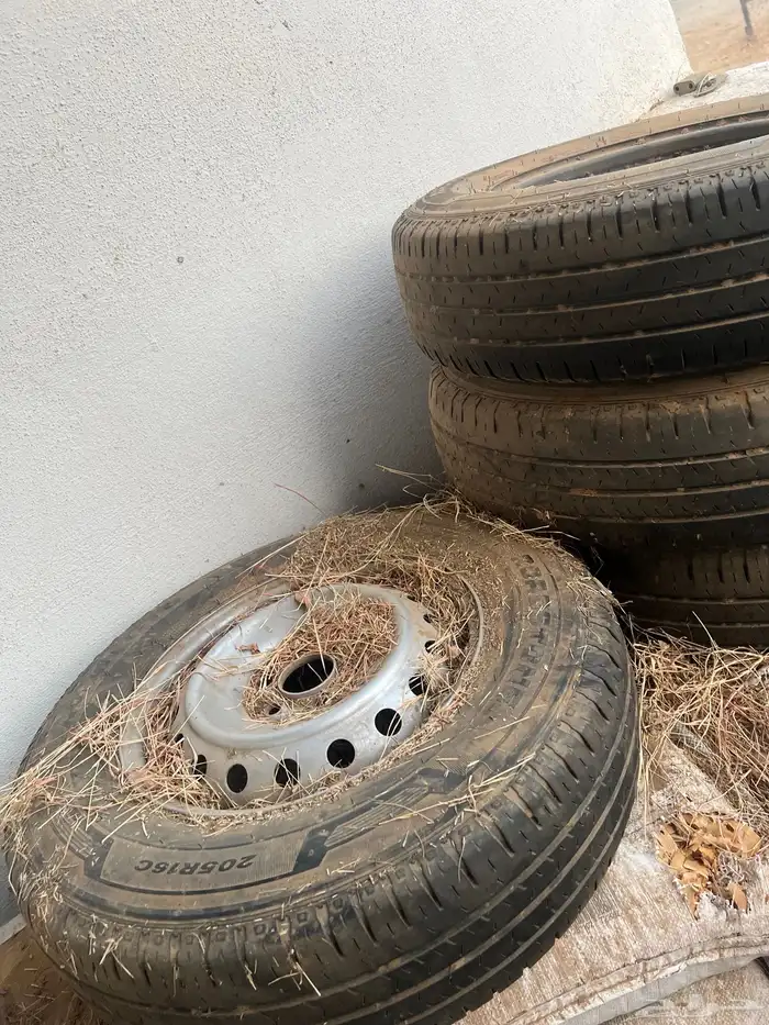 4كفرات مقاس 16 العرض 205 فيه فوق النص عمر 5