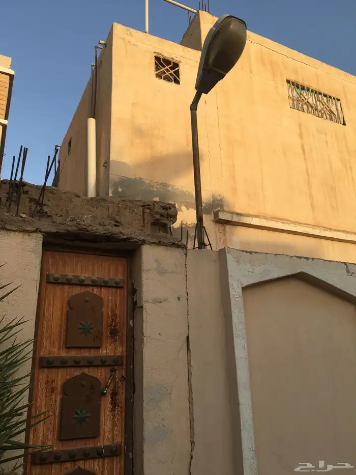 للايجار شقه علوي عزاب حي العزيزيه حفر الباطن 0