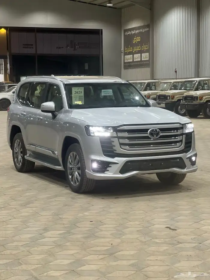 تويوتا لاندكروزر GXR-S 2025 1