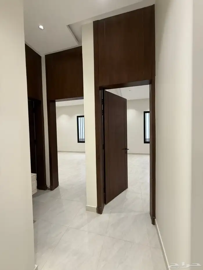 للبيع ارواف ارضيه وارواف علوى بمداخل سيارات ابها المحاله 30