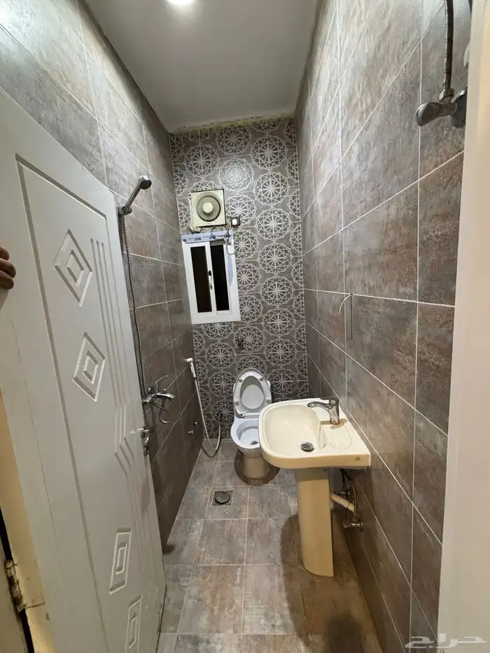 شقة مفروشة غرفتين ومطبخ للإيجار السنوي 6