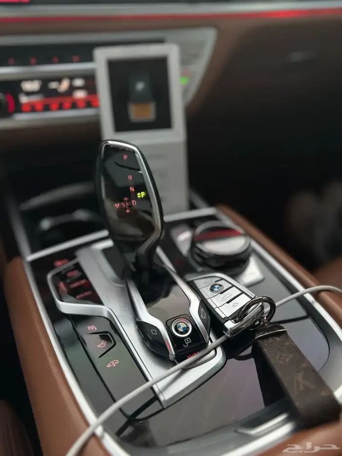 بي ام دبليو 740LI 2020 على الضمان والصيانه 11