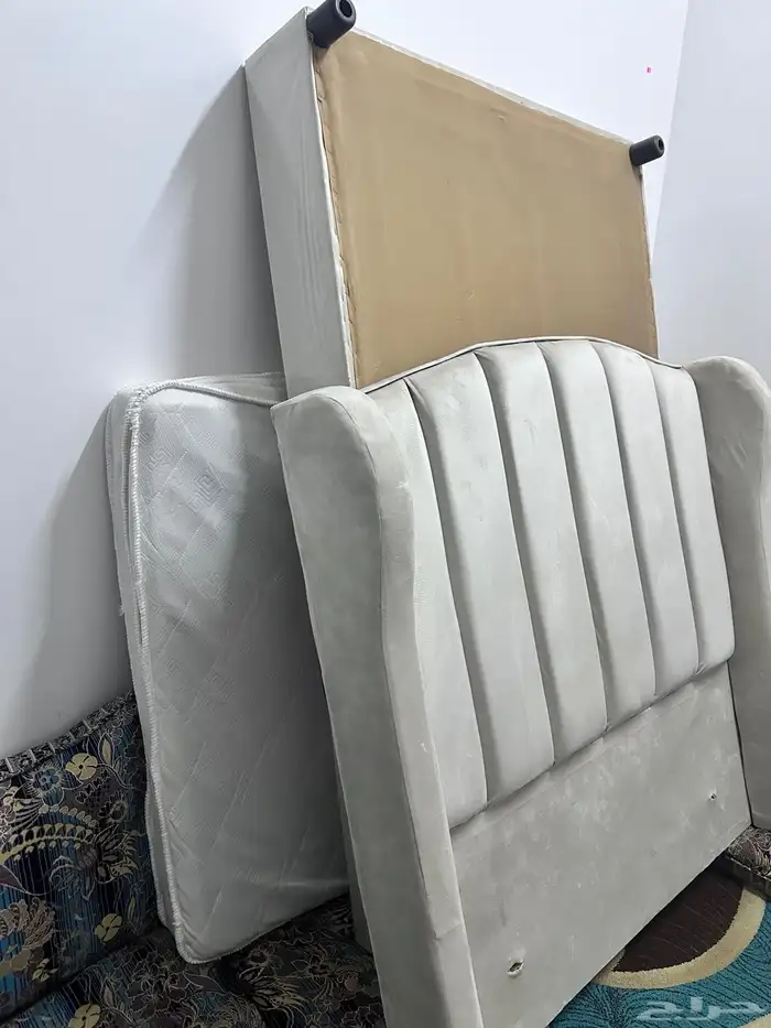 تخت نفر ونص مع فرشة جديدة 0