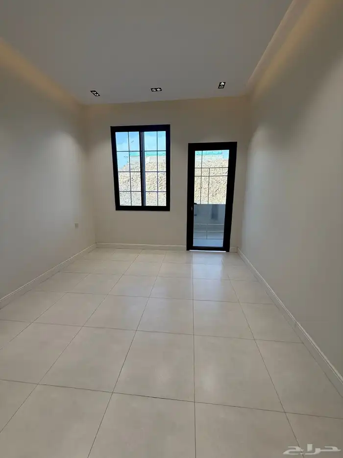 للبيع ادوار ارضيه وشقق علويه مخطط حطين مقابل مطار ابها 22